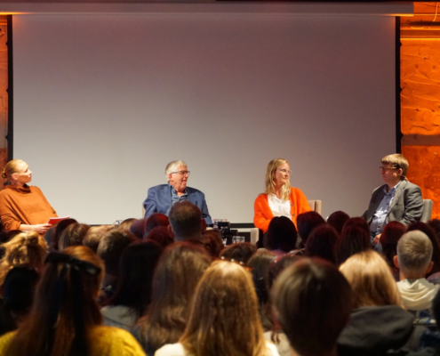 Bilde fra panelsamtalen med Marion Solheim, Trygve Hausken, Elisabeth K. Steinsvik og Thomas Hellevang