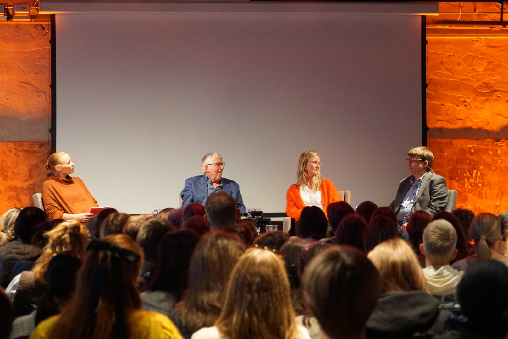 Bilde fra panelsamtalen med Marion Solheim, Trygve Hausken, Elisabeth K. Steinsvik og Thomas Hellevang